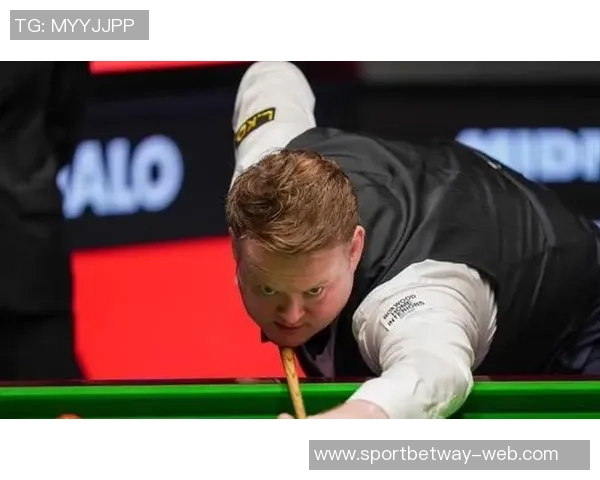 墨菲表现抢眼15投7中贡献21分3篮板4助攻三分球命中率高达375