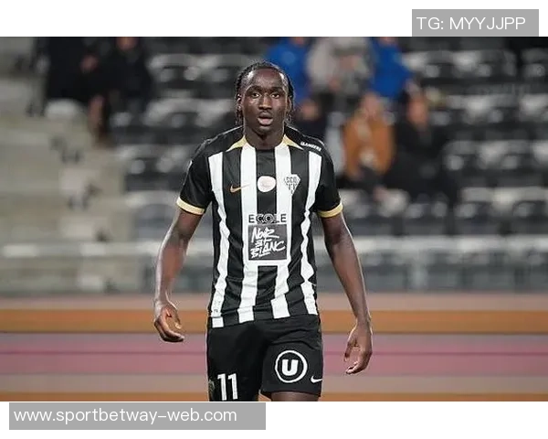 法兰克福报价昂热前锋谢里夫AC米兰也表达兴趣